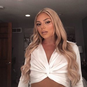 Meet your Posher, Izabel